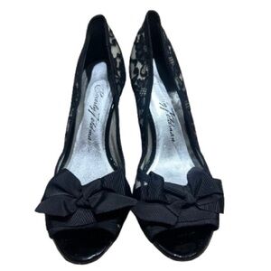 👠🌸 BEVERLY FELDMAN Vintage Patent & Lace Peep Toe Floral Wedges‎ | Sz 9M